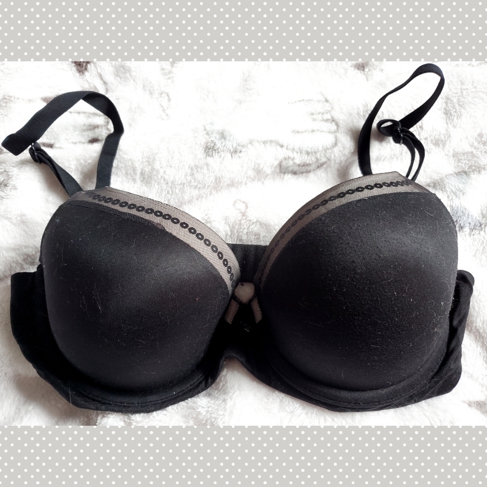 Victoria's Secret | black demi bra w/sequins 32D